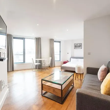 Trendy East London Studio Art73